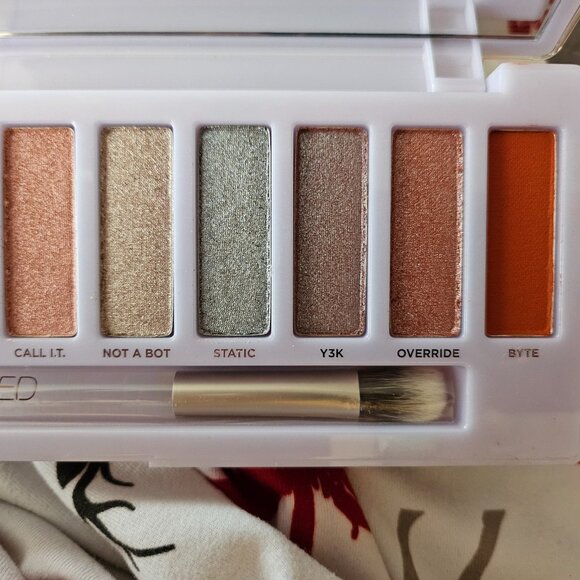 Urban Decay Naked Cyber Eyeshadow Palette - Picture 5 of 6